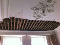 Plafond met schade